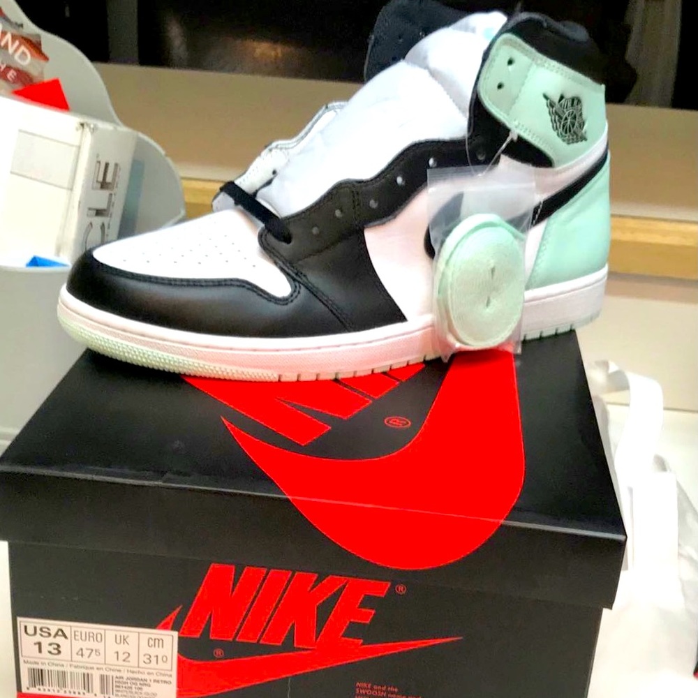 Jordan 1 Retro High Igloo